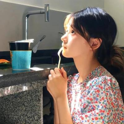 少年与水球